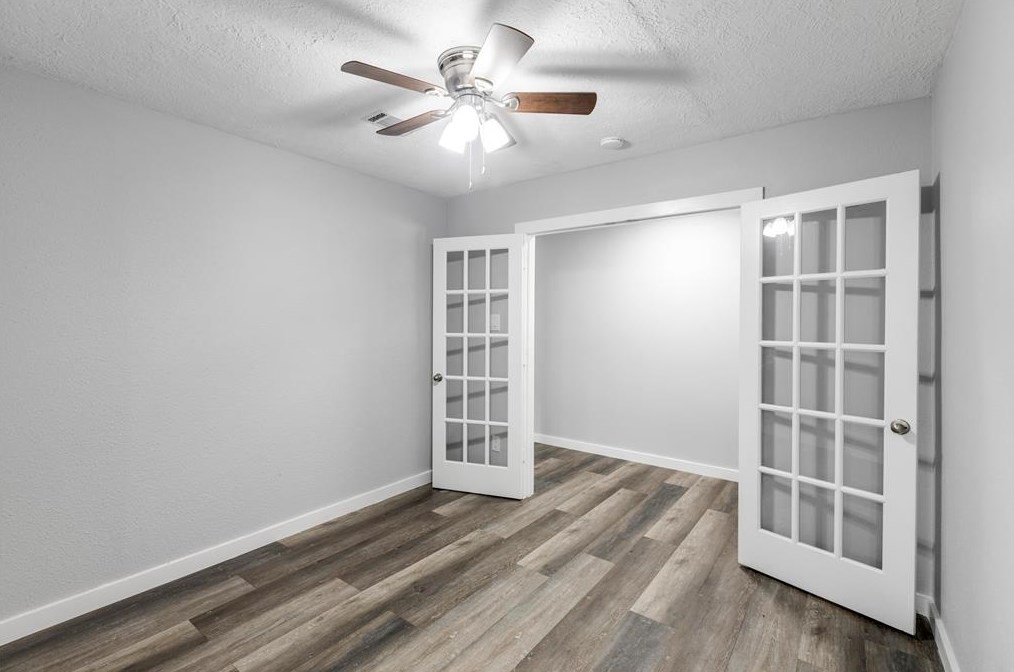 2051 Delphi Ln, Houston TX  77067-2105 exterior