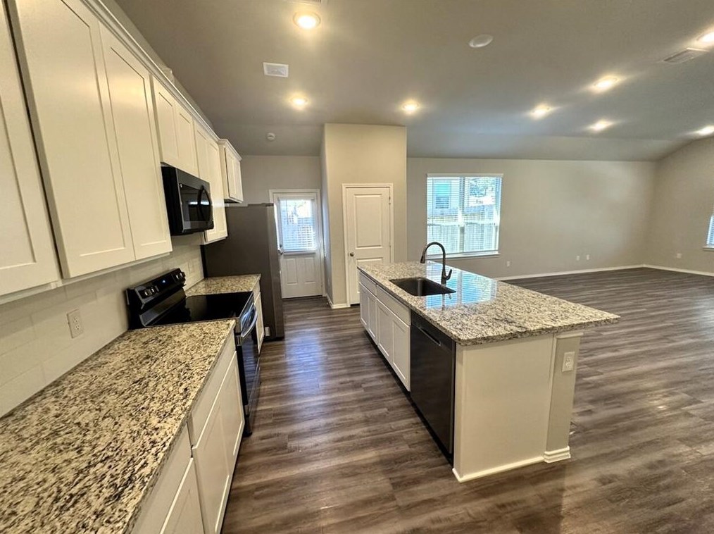 800 Lovebug Ln, Conroe, TX 77301