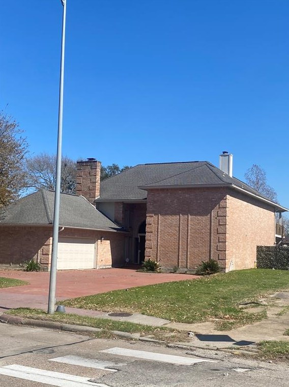 7634 Antoine Dr, Houston TX  77088-5410 exterior