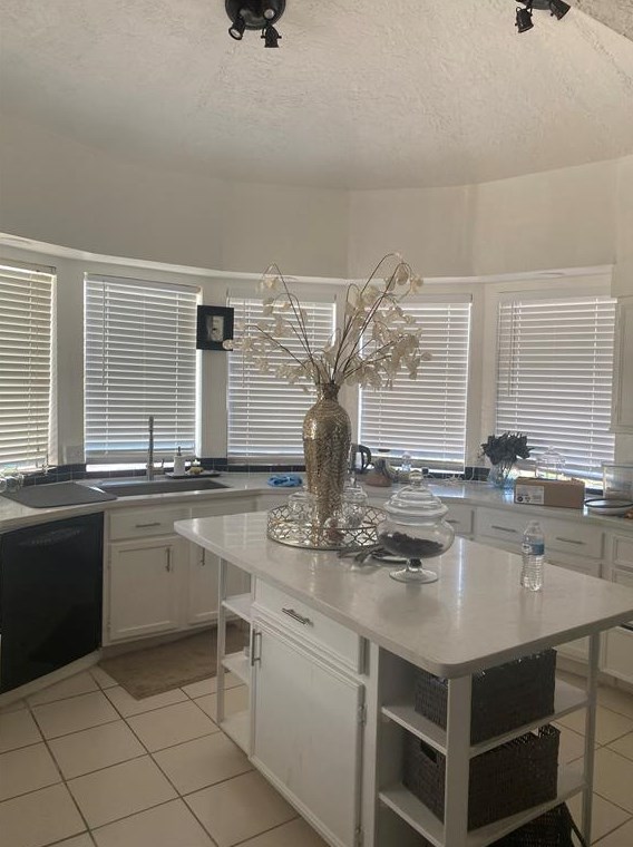 7634 Antoine Dr, Houston TX  77066-4444 exterior