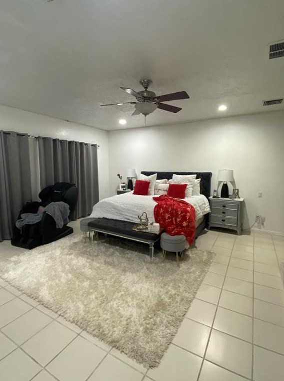 7634 Antoine Dr, Houston TX  77066-4444 exterior