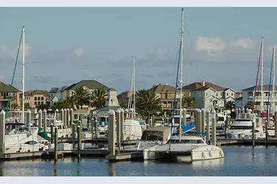 18 Half Moon, Hitchcock, TX 77563 - Photo 10