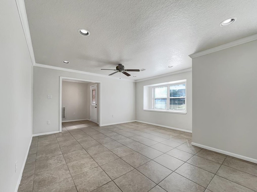 818 Hackberry St, Morgans Point, TX 77571-6910