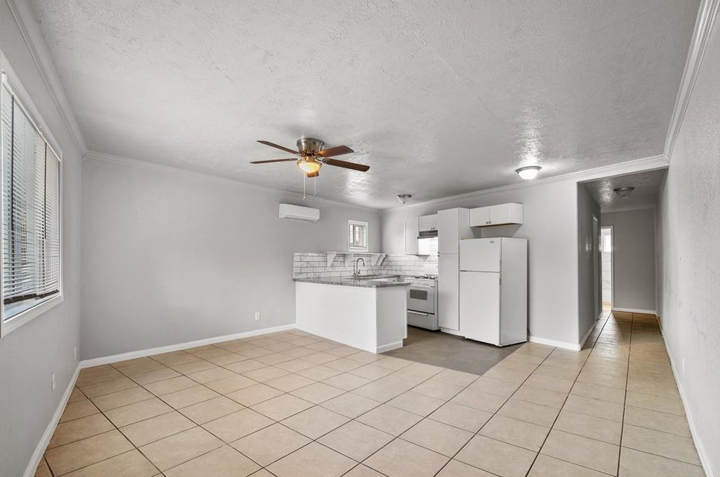 4811 Oakland St #2, Houston, TX 77023