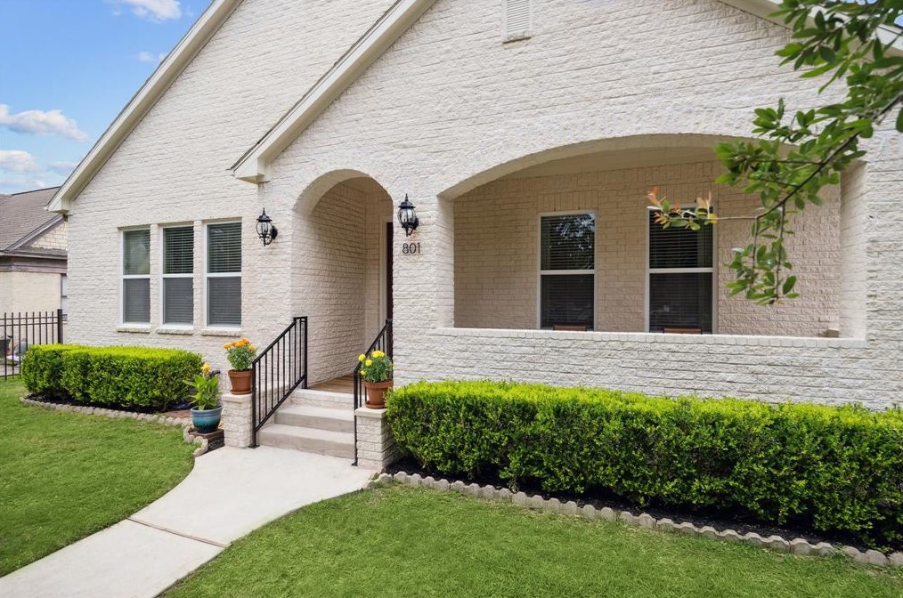 801 Pizer St, Houston TX  77009-5250 exterior