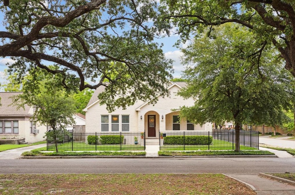 801 Pizer St, Houston TX  77009-5252 exterior