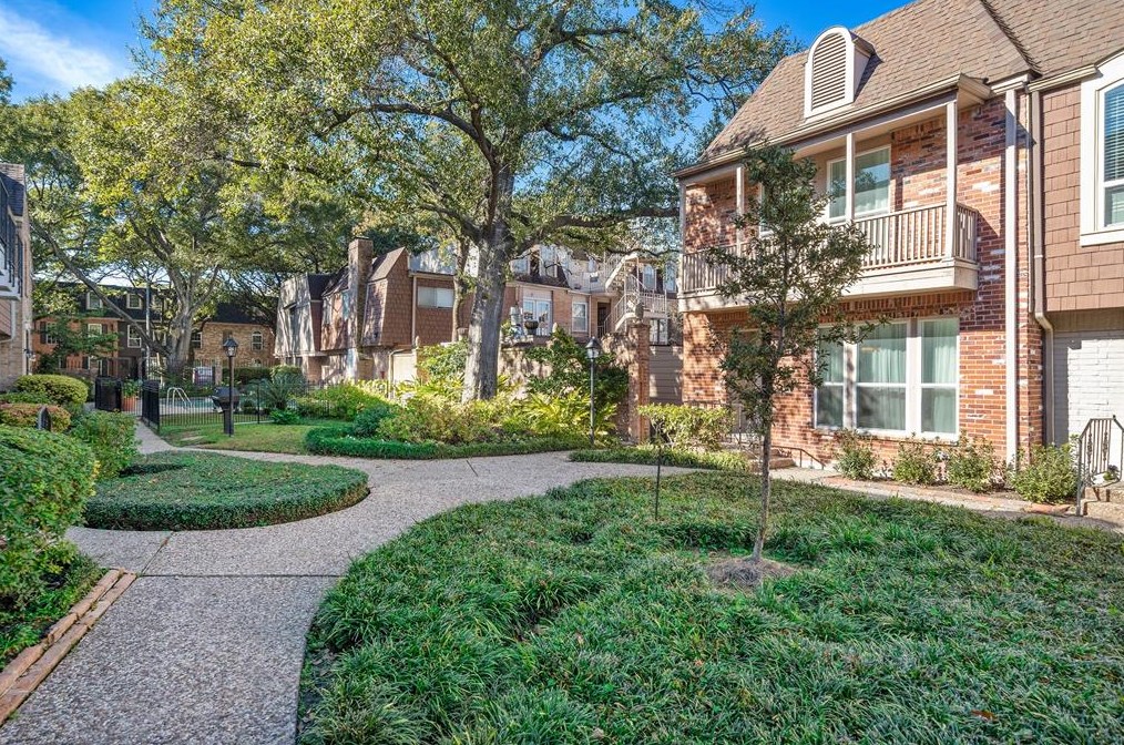 450 Post Oak Ln, Houston, TX 77056-1510