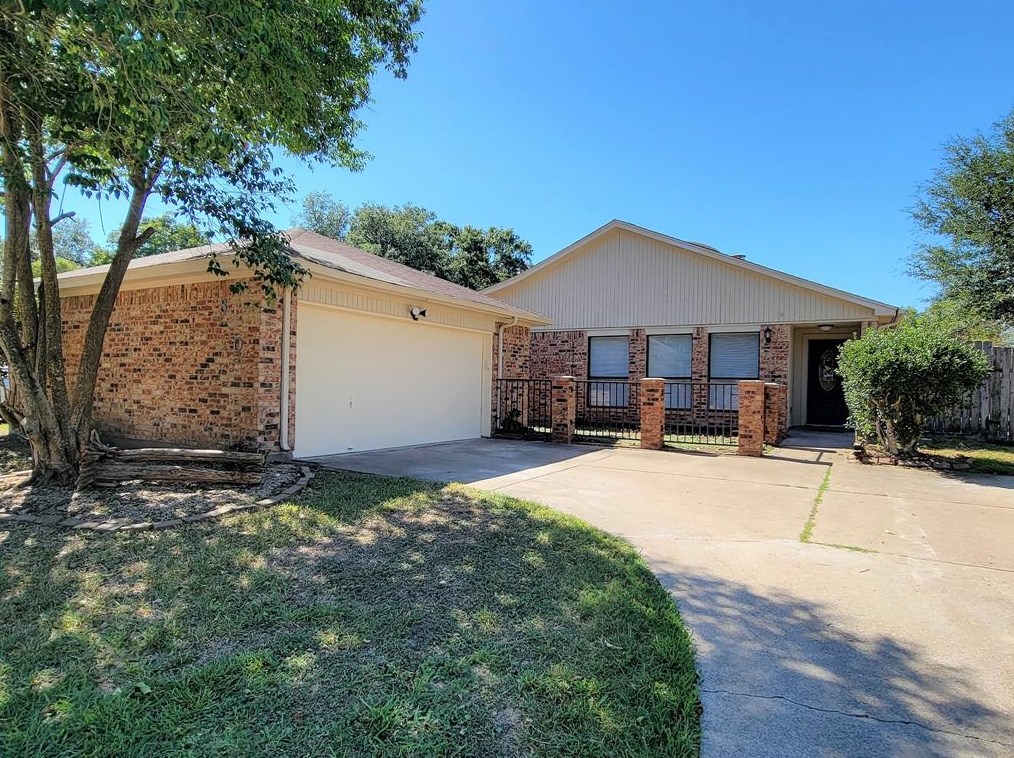 8010 Petra Dr, Houston, TX 77083-5024