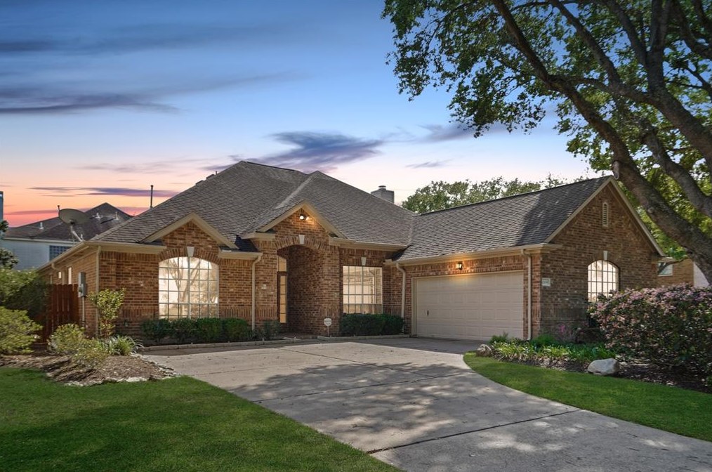 12439 Shadowmist Dr, Houston, TX 77082-2371