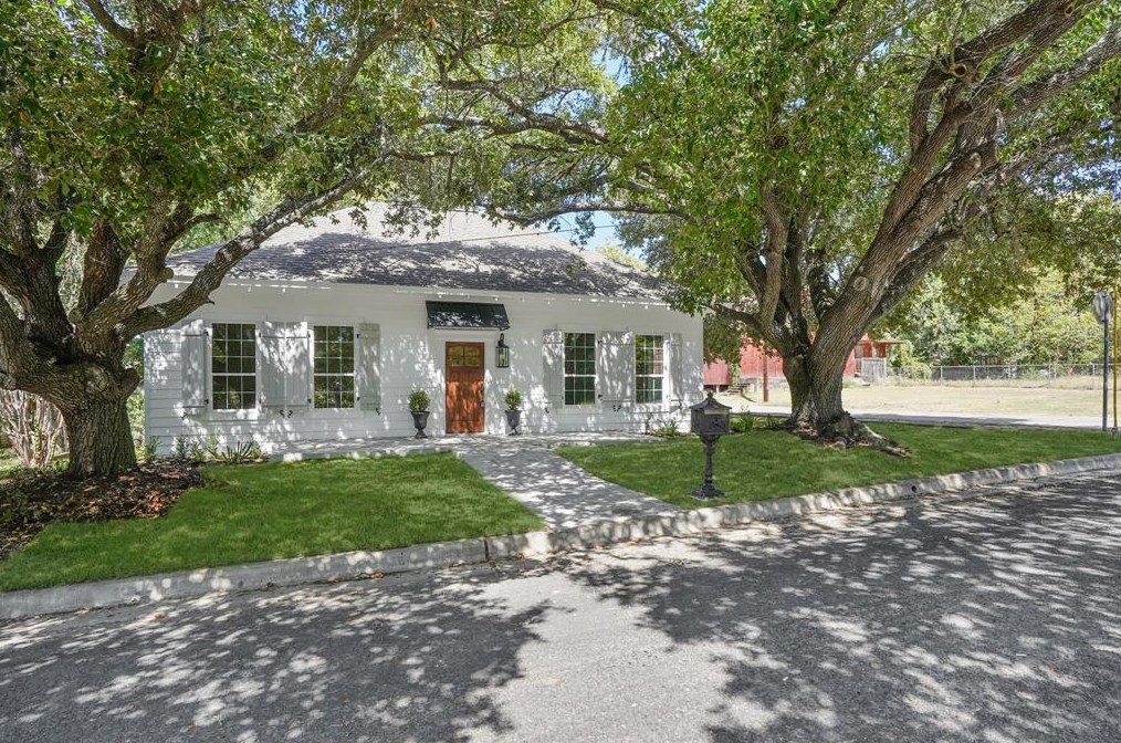 809 Upton Ave, Engle, TX 78956-2040