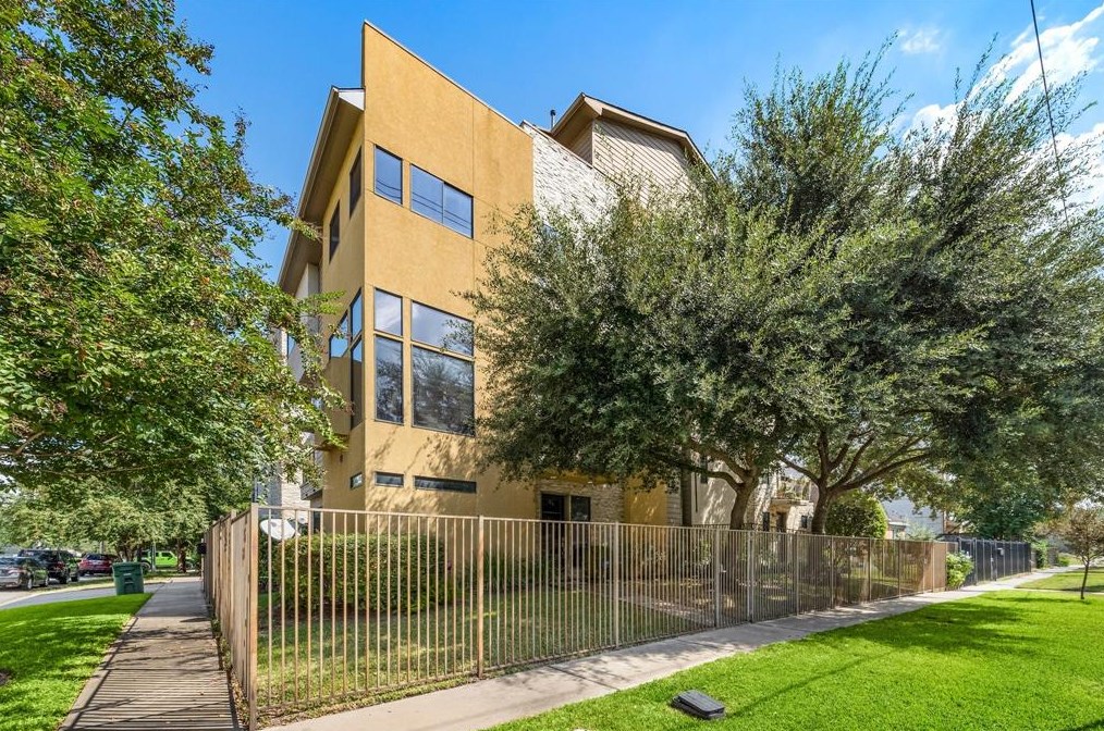 4619 Austin St, Houston, TX 77004-5002
