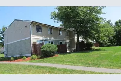 360 1/2 Tokeneke Rd, Holyoke, MA 01040 - Photo 4