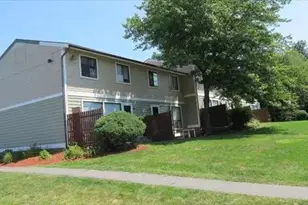 360 1/2 Tokeneke Rd, Holyoke, MA 01040 - Photo 4