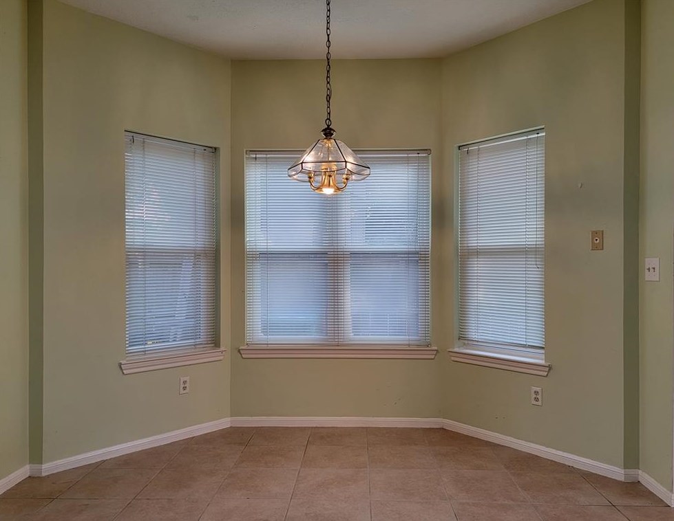 1527 New Cedars Dr, Houston TX  77062-2275 exterior