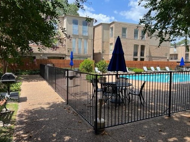 4645 Wild Indigo St Apt 372, Houston, TX 77027