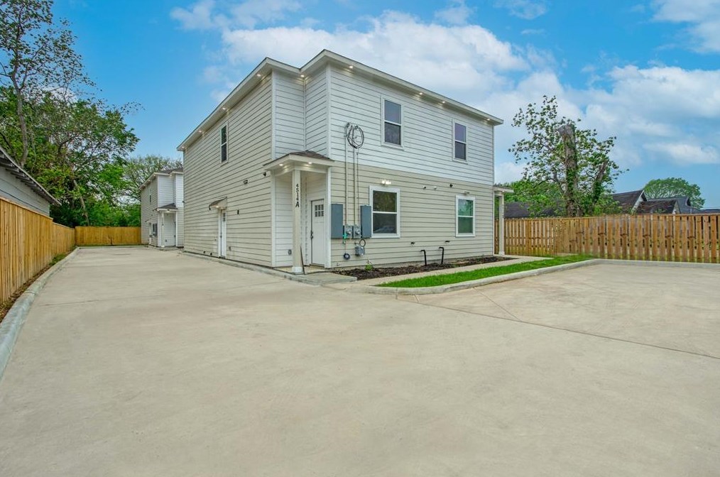 4512 Brinkley St, Houston, TX 77051-2854