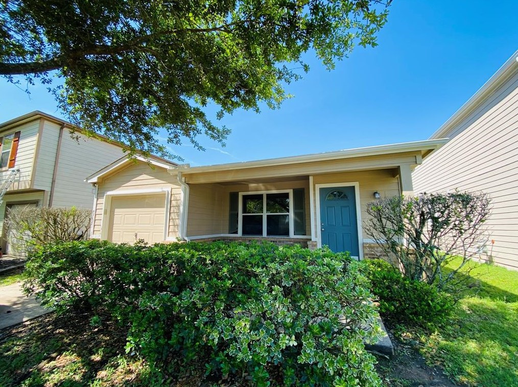 3430 Becker Glen St, Fresno, TX 77545