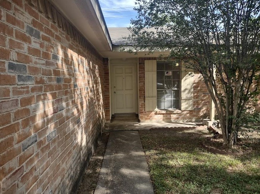9730 Appleridge Dr, Houston, TX 77070-5002