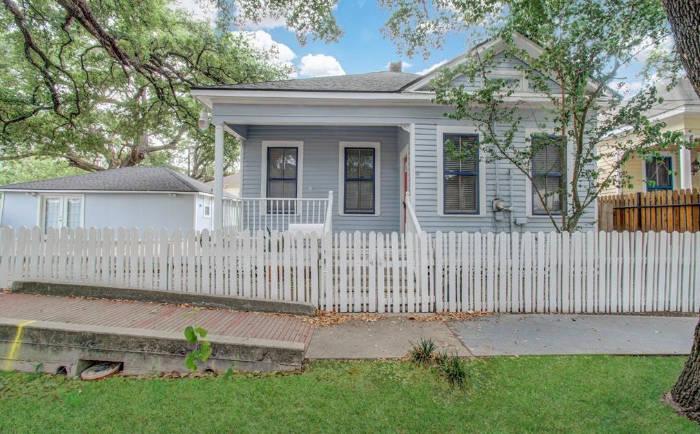2009 Johnson St, Houston, TX 77007