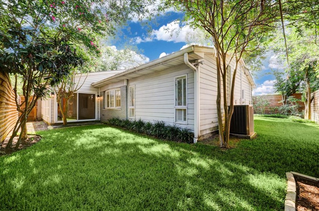 7915 Greenbush St, Houston TX  77025-3827 exterior