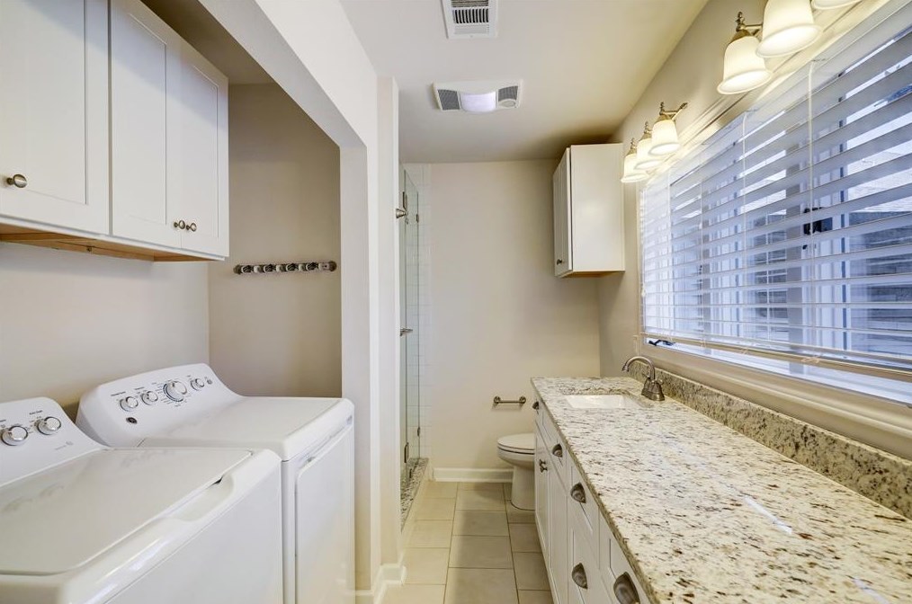 7915 Greenbush St, Houston TX  77025-3827 exterior