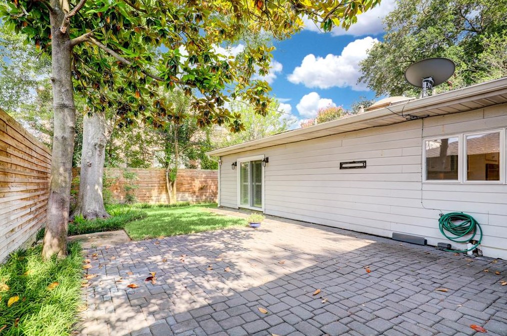 7915 Greenbush St, Houston TX  77025-3827 exterior