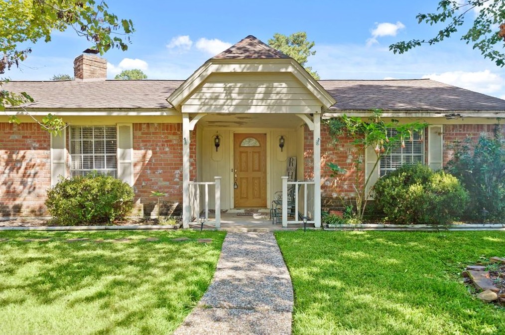 8122 Wimbledon Ln, Houston, TX 77070-4269