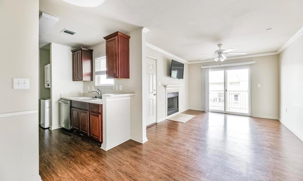 7600 Emmett F Lowry Expy Apt 416, Texas City, TX 77591