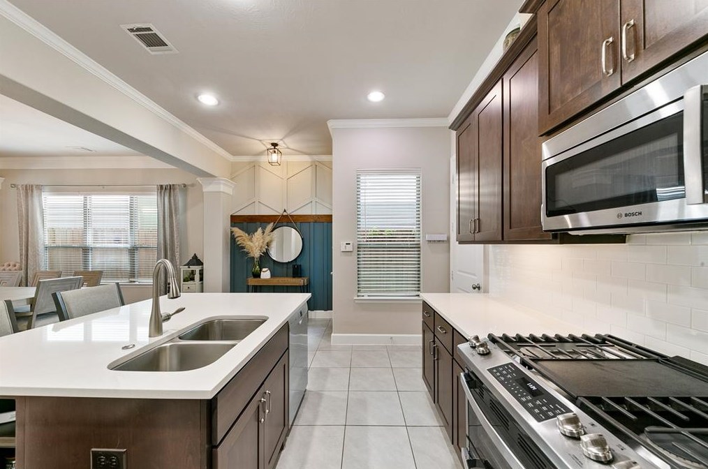 5109 Darling St, Houston TX  77007-2753 exterior