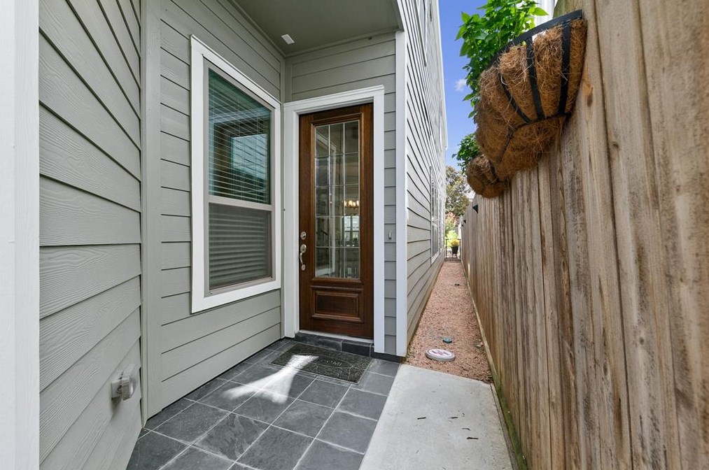 5109 Darling St, Houston TX  77007-2753 exterior
