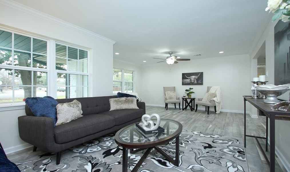 8741 Blankenship Dr, Houston, TX 77080