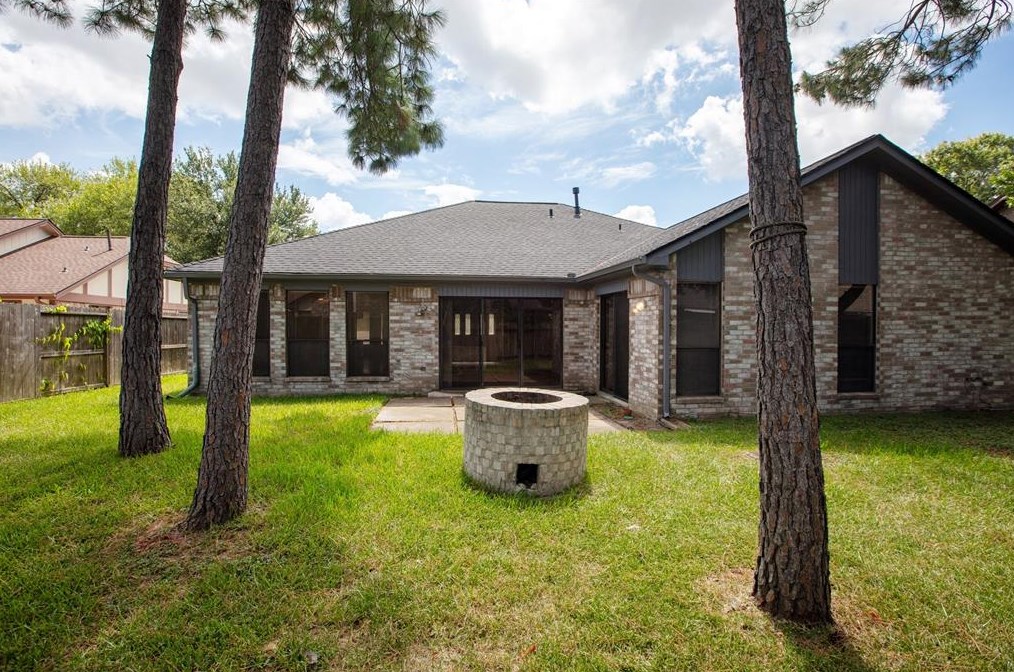 415 Abbott Cir, Sugar Land, TX 77498