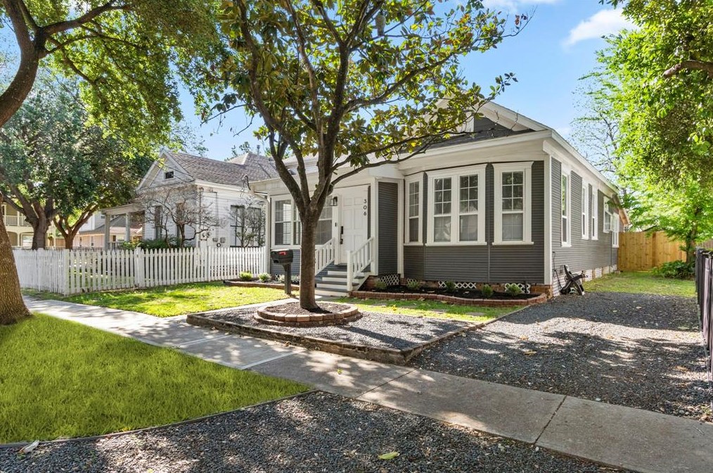 306 13 St, Houston TX  77008-7145 exterior