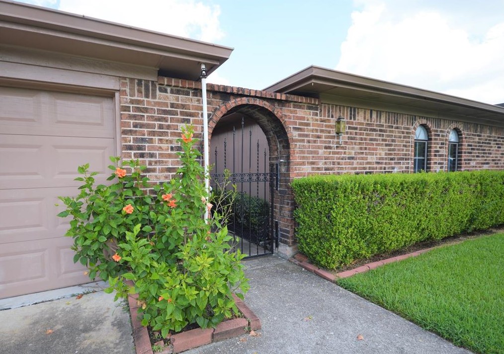15707 Parksley Dr, Houston, TX 77059