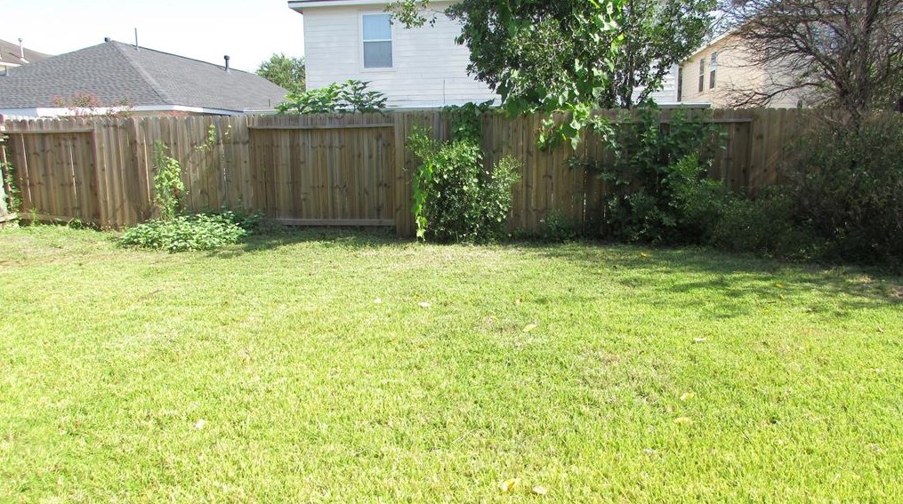 9211 Garfield Park Ln, Houston, TX 77075
