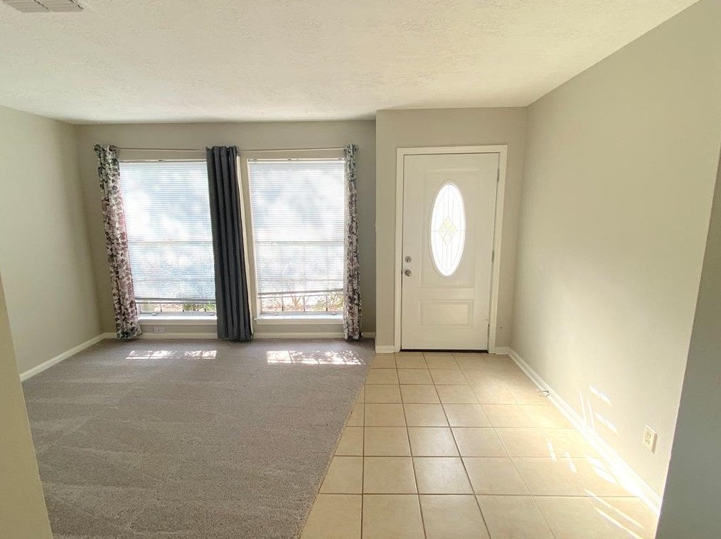 10690 Hazelhurst Dr, Houston TX  77043-3218 exterior