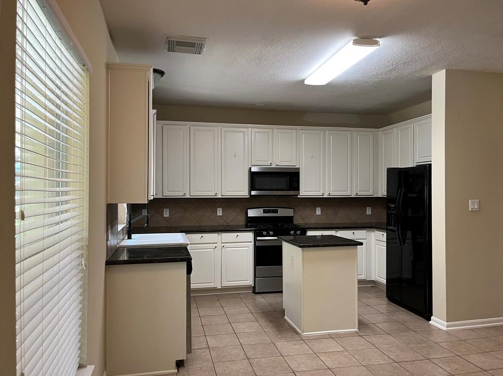 15 Jewelsford Ct, Spring TX  77382-1762 exterior