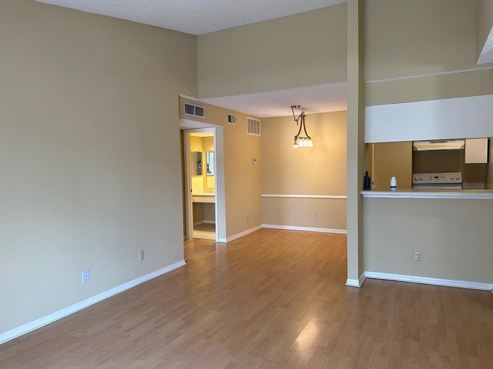 2120 El Paseo St Apt 308, Houston, TX 77054