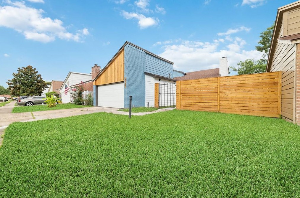 4139 Yupon Ridge Dr, Houston, TX 77072-1437