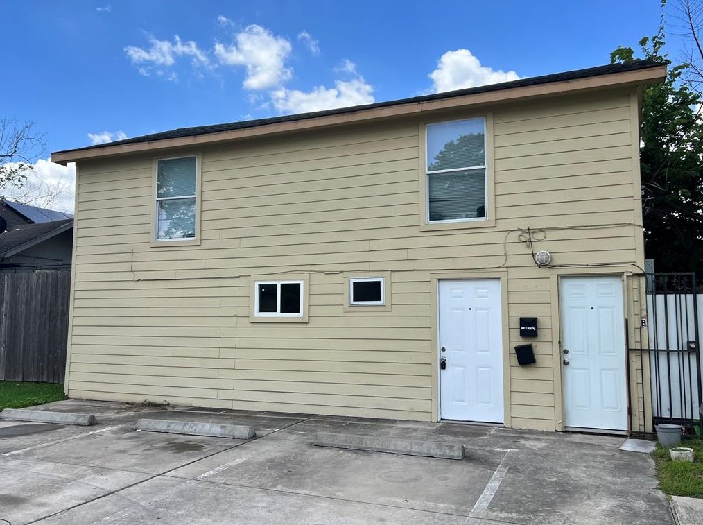 204 S 74th 1/2 St #1, Houston, TX 77011