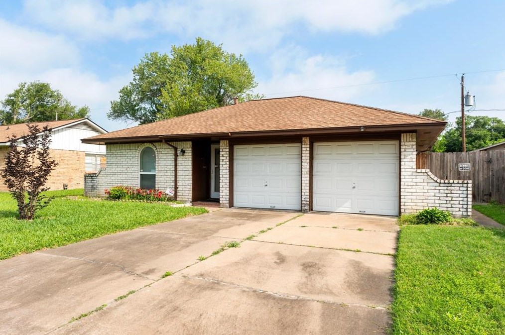 715 Branding Iron Ln, Houston, TX 77060-5505