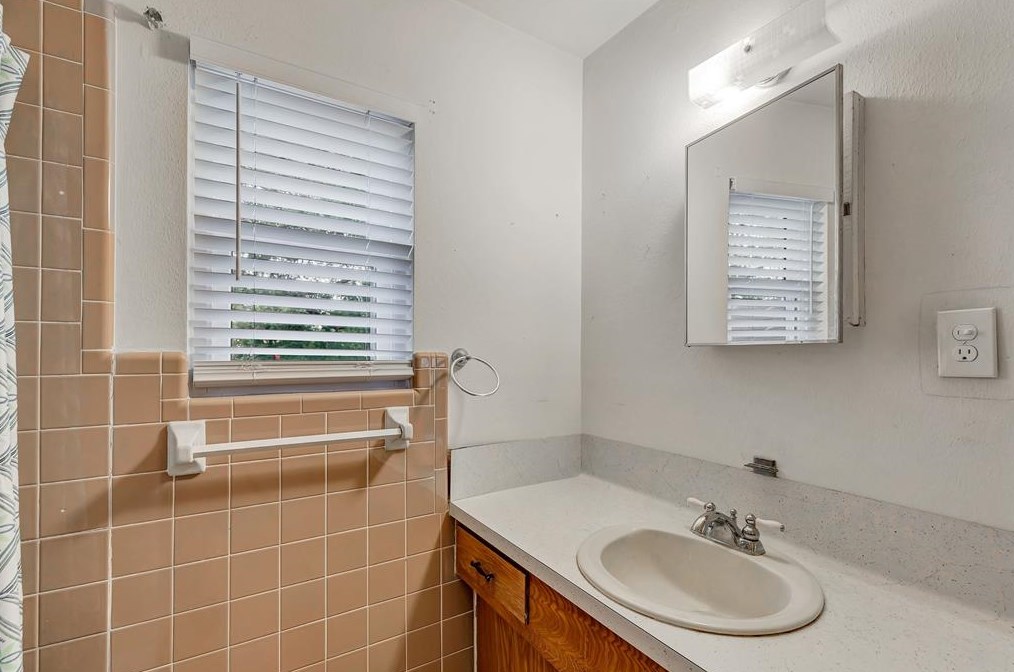 12415 Eastbrook Dr, Houston TX  77013-5011 exterior