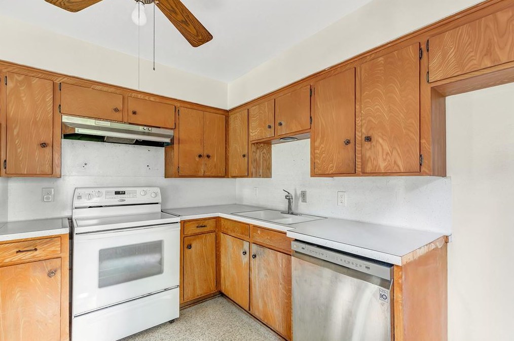 12415 Eastbrook Dr, Houston TX  77013-5011 exterior