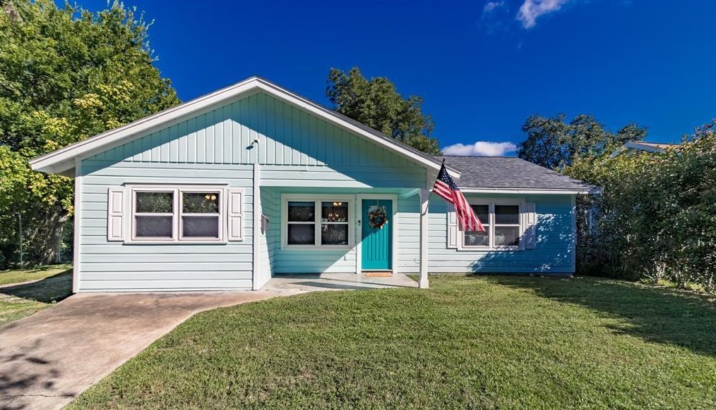 933 W 15th 1/2 St, Houston, TX 77008