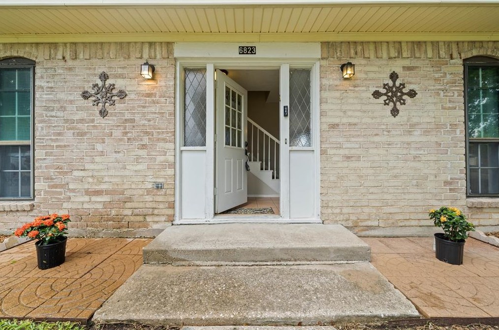 6823 Stoney River Dr, Spring, TX 77379-4835