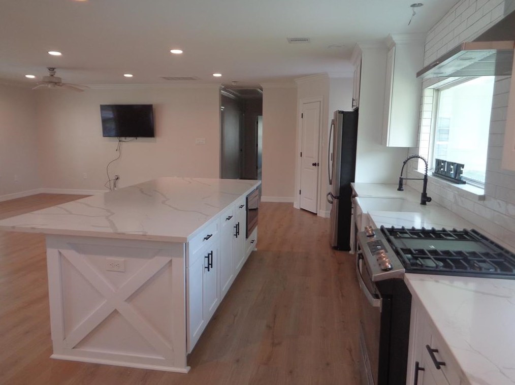 2035 Sherwood Forest St, Houston TX  77043-2702 exterior