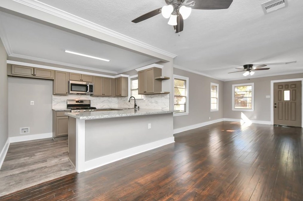 7318 Dixie Dr, Houston TX  77087-5421 exterior