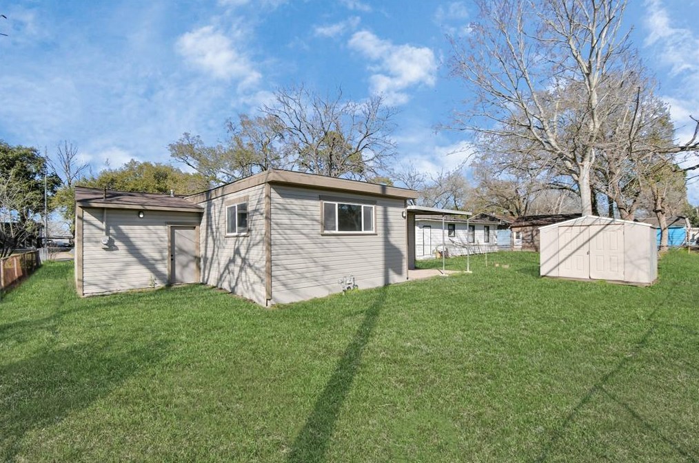 7318 Dixie Dr, Houston TX  77087-5421 exterior