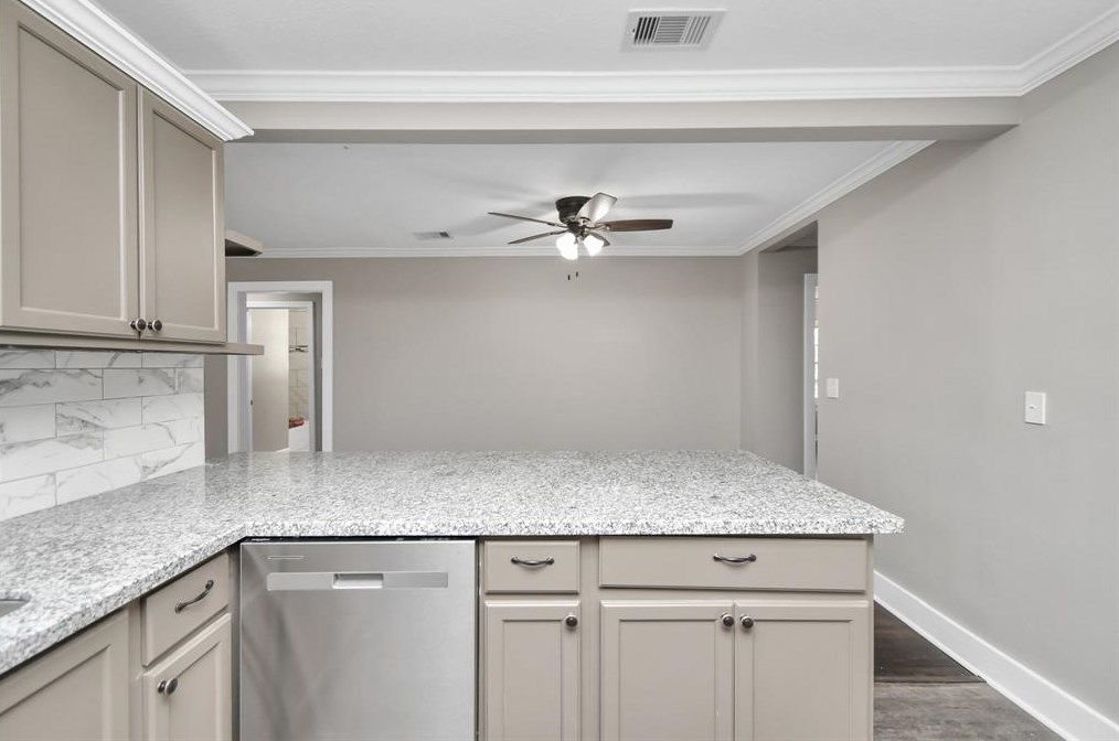 7318 Dixie Dr, Houston TX  77087-5421 exterior