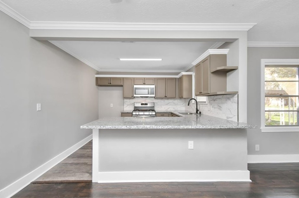 7318 Dixie Dr, Houston TX  77087-5421 exterior